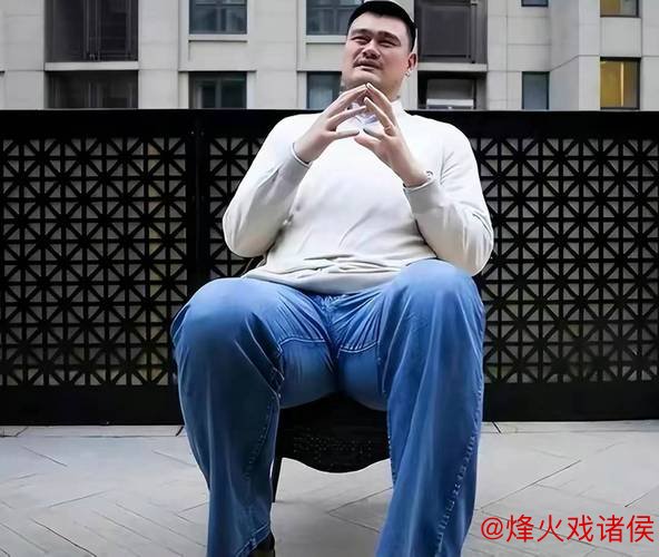 姚明体重变化惊人:最胖近400斤,球员巅峰280斤,现减重120斤至281斤,网友热议不断 姚明体重变化惊人:最胖近400斤,球员巅峰280斤,现减重120斤至281斤,网友热议不断