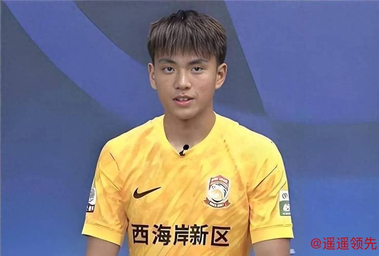 21岁国足李昊：身高187会说西班牙语，女友很漂亮 偶像是王大雷