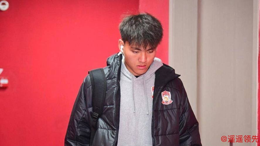 21岁国足李昊：身高187会说西班牙语，女友很漂亮 偶像是王大雷