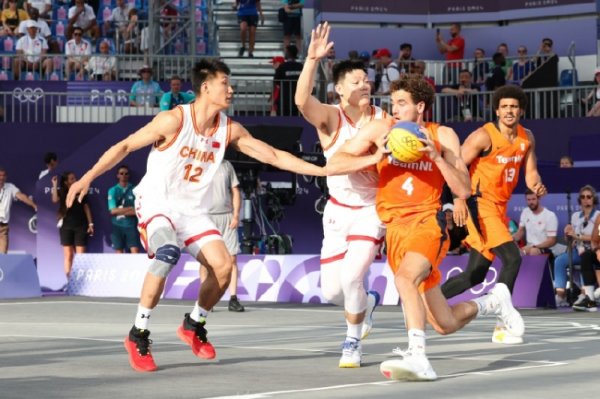 九游娱乐下载 三人男篮-中国男篮16-21荷兰 张宁7分4篮板